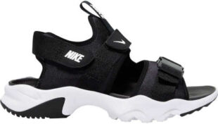Čiernobiele športové dámske sandále Nike vhodné aj do terénu
