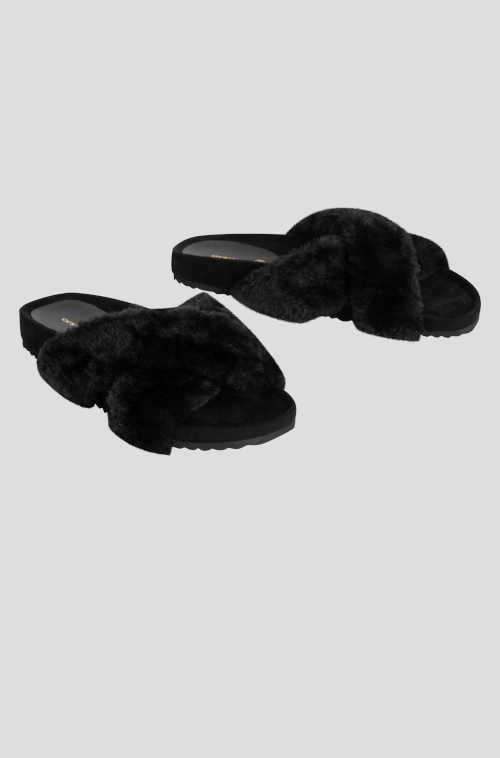 Dámske čierne papuče s umelou kožušinou