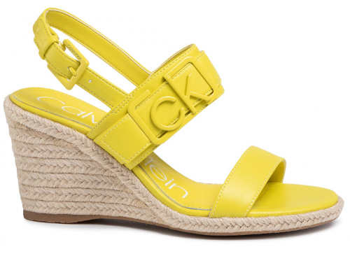 Žlté sandále Calvin Klein na vysokom podpätku