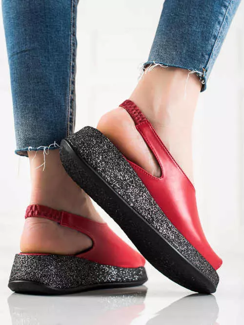 Červené sandále s elastickým remienkom