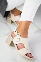 Elegantné dámske kožené sandále