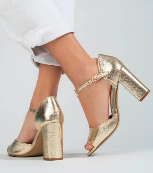 Zlaté dámske sandále s plným podpätkom a otvorenou špičkou